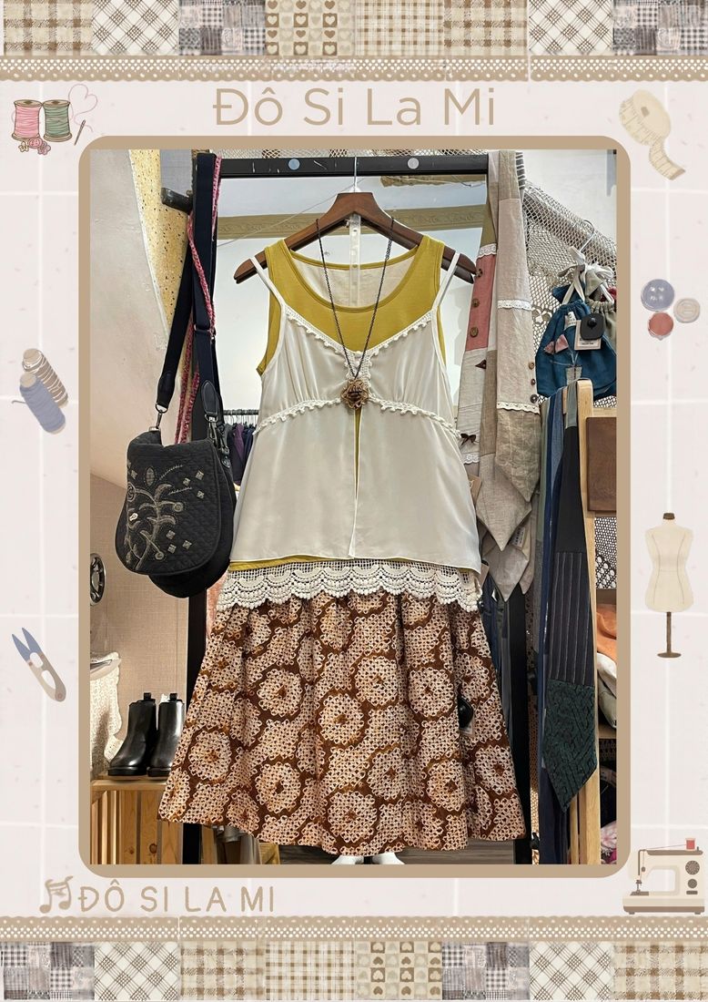 Áo hai dây vàng kem phối chân váy họa tiết nâu
